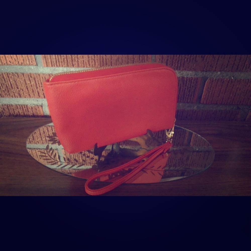 Charge it ! Wristlet